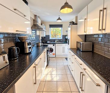 1 bedroom in a house share to rent - Photo 2