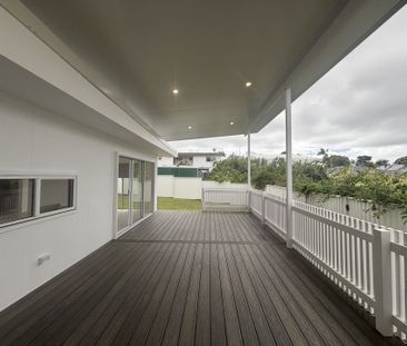 Captivating Family Home in the Heart of Southport - Photo 2