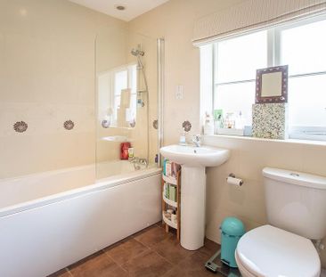 4 bedroom detached house to rent - Photo 1