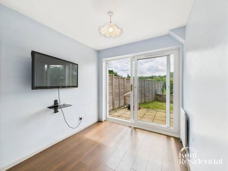 4 bedroom detached house to rent - Photo 2