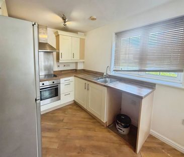 Moorland Green, Gorseinon - Photo 3