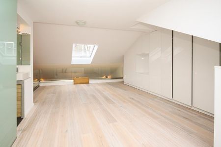 Traumhaftes Dachgeschoss-Loft mit offener Galerie und Einbauküche - Photo 4