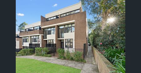 SPACIOUS MODERN HOME AT THE PREMIUM LOCATION - Photo 4