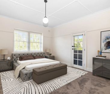 Charming and Completely Renovated Townhouse in a Sought-After Location - Photo 6