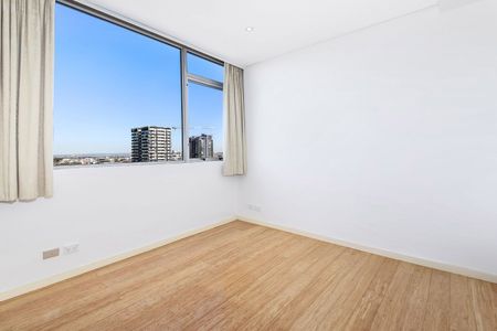 FURNISHED A SPACIOUS 3-BEDROOM APARTMENT IN WATERLOO! - Photo 2