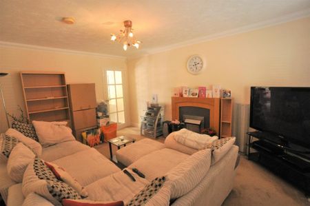 3 bedroom semi-detached house to rent - Photo 2