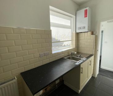 2 bedroom terraced house to rent - Photo 2