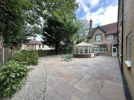 1 bedroom property to rent - Photo 1