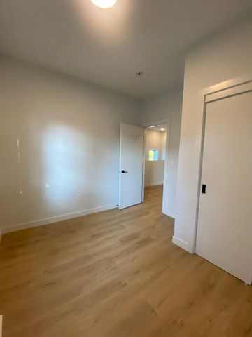 Killarney – a quiet, family-friendly neighborhood close to parks and tennis courts. - Photo 5