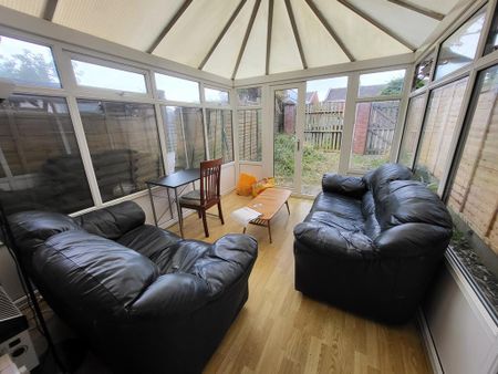 4 bedroom townhouse to rent - Photo 2