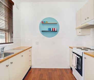 Spacious Studio Apartment in Prime Location - Photo 3