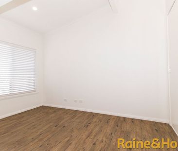 Spacious Unit In South - Photo 3