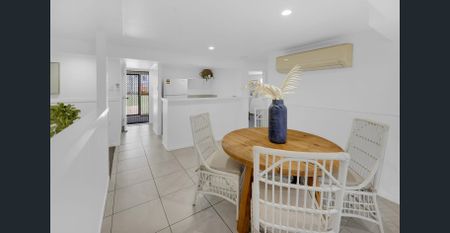 A Magnificent Family home so close to the beach - Photo 2