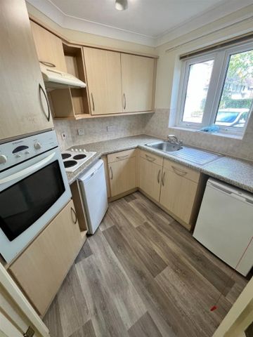1 bedroom Flat To Let - Photo 2