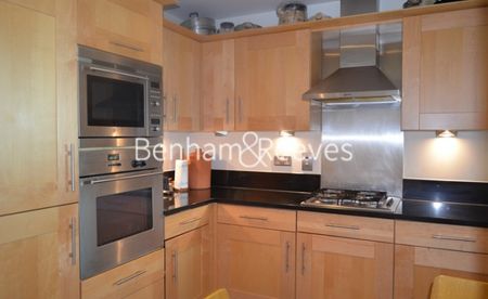 2 Bedroom flat to rent in Beckford Close, Kensington, W14 - Photo 3