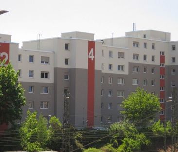 Ihr neues Zuhause: Renovierte 3-Zimmer-Wohnung mit Balkon und Einba... - Photo 1