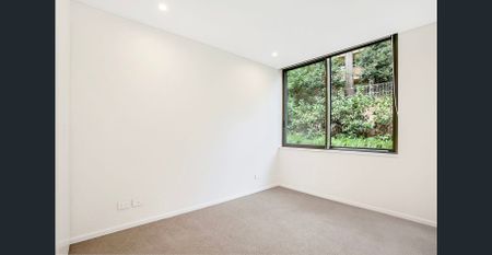 Stylish and Luxurious One Bedroom Apartment with Separate Study - Photo 4