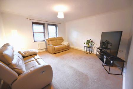 2 bedroom Flat in Flat 3, Leeds - Photo 2