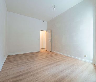 Ruim 2 slaapkamer appartement met garage in hartje Sint-Baafs-Vijve TE HUUR! - Foto 1