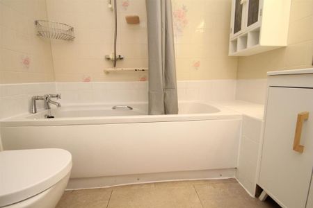 1 bedroom retirement property to rent - Photo 4