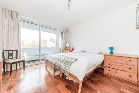 3 bedroom flat to rent - Photo 3