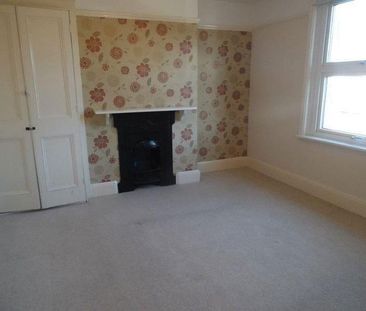4 bedroom semi-detached house to rent - Photo 3