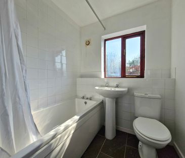 2 bedroom semi-detached to let - Photo 3