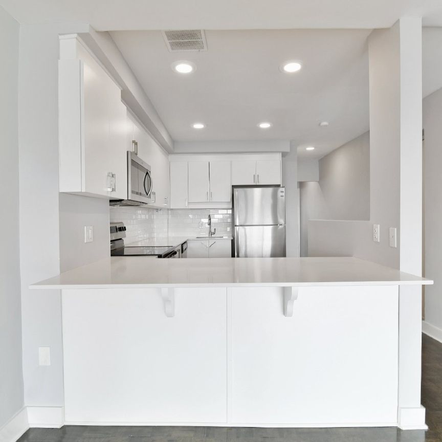 21 James Street - 707 - Photo 1