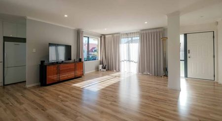 Stunning 3 bedroom home in Red Beach - Photo 3