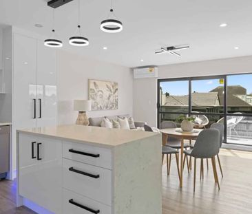 4-Bedroom, 4-Bathroom Townhouse in Bucklands Beach, Manukau - Photo 3