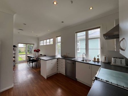 Petone 3 Bedrooms - Photo 2