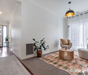 Beautifully Presented Home - Photo 4