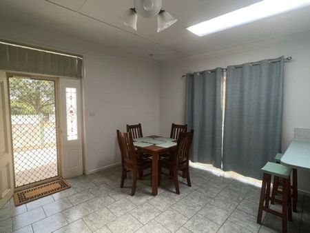 Tamworth Furnished Accommodation - East Tamworth - Photo 4