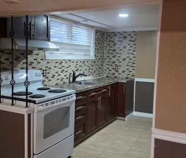 For Lease - 1016 Pinegrove Road, Oakville, Ontario - Photo 4