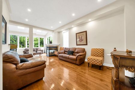 For Lease - 161 Julia Valentia Avenue, Vaughan, Ontario - Photo 2