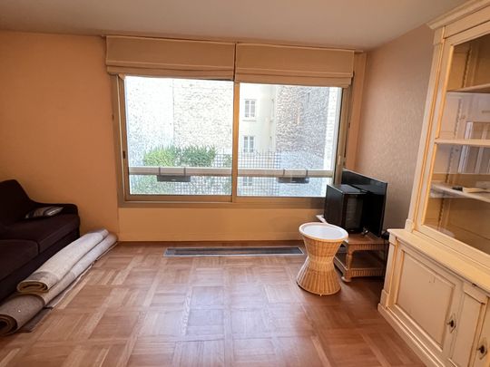 Location Appartement 1 pièce 35m² PARIS 7ème - Photo 1