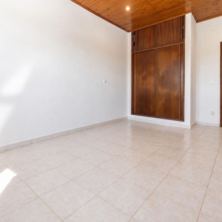 Arrenda-se moradia renovada T3 em Azeitão, Setúbal. - Foto 1