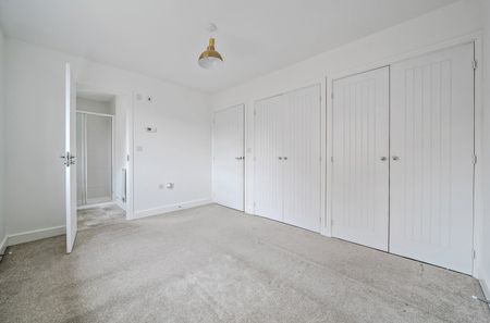 4 bedroom detached house to rent - Photo 2