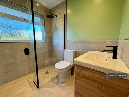 3 bedroom bungalow to rent - Photo 3