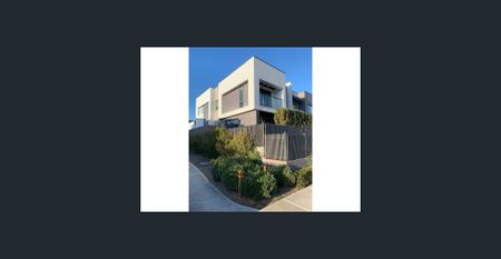 Inner City Elegance - Photo 4