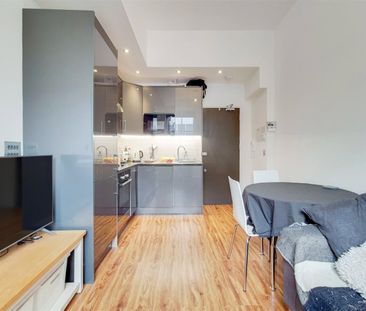 Putney High Street, Riverside, SW15, London - Photo 1