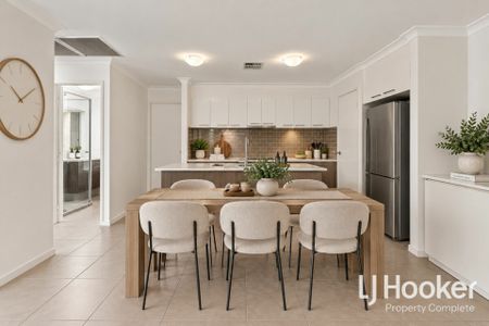 Perfect Location for Families - Ducted Air Conditioning + Solar - Photo 2
