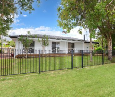 CHARMING HOME IN PRESTIGE WATERFRONT PRECINCT - Photo 2