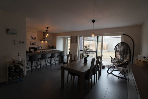 HEDENDAAGSE woning (2017) in het CENTRUM van Wingene! - Foto 1