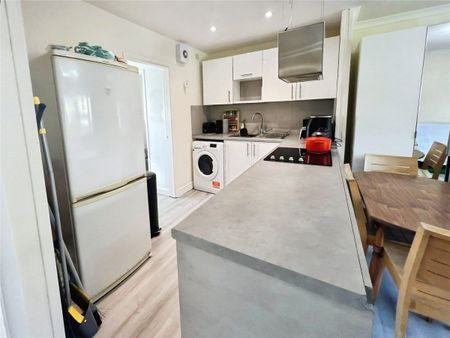 Sutton Court, Wolverhampton, West Midlands, WV4 - Photo 2