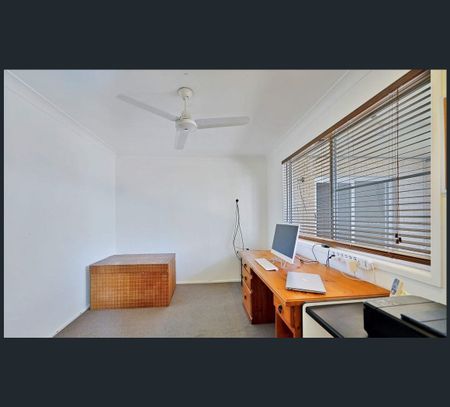 23 Miles Street, Kepnock, Qld 4670 - Photo 2