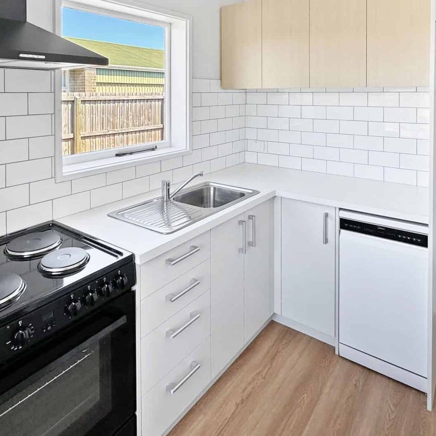 SOMERFIELD - TWO BEDROOM RENOVATED TOWNHOUSE - Photo 1