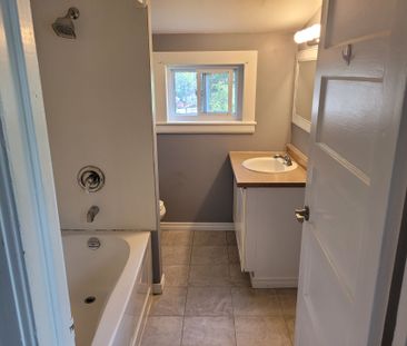 For Lease - 227 Nottawasaga Street Unit# 2, Orillia, Ontario - Photo 4