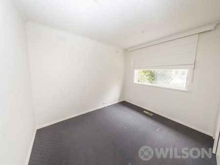 Light & Bright Unit in Elsternwick - Photo 2