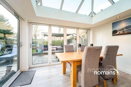 Peggotty Place, Owlsmoor, Sandhurst, Berkshire, GU47 - Photo 5